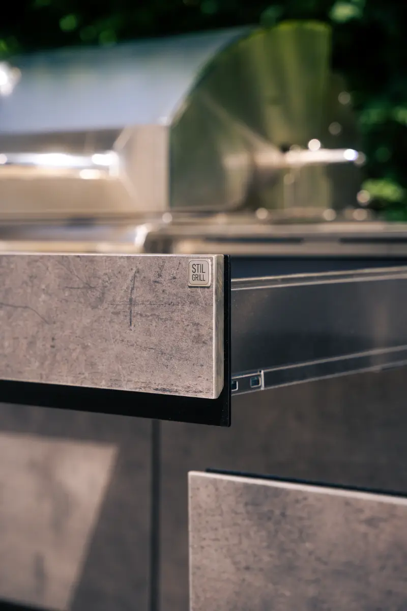 Detailansicht mit offenen Schubladen