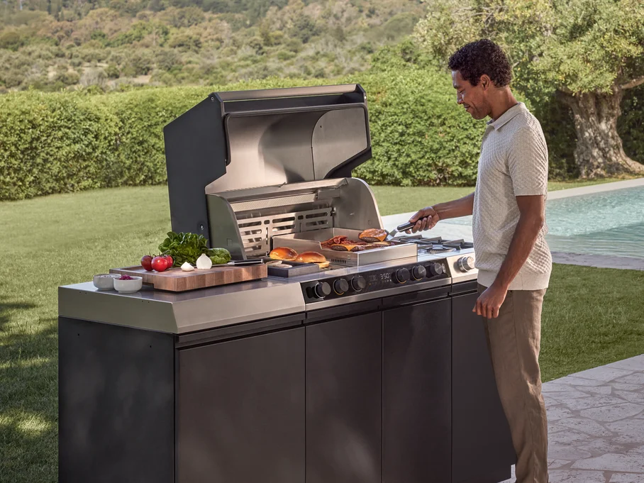 Miele Fire Pro IQ: fünf Sensoren im Garraum und am Grillrost, Steuerung und Automatikprogramme über die Miele App.